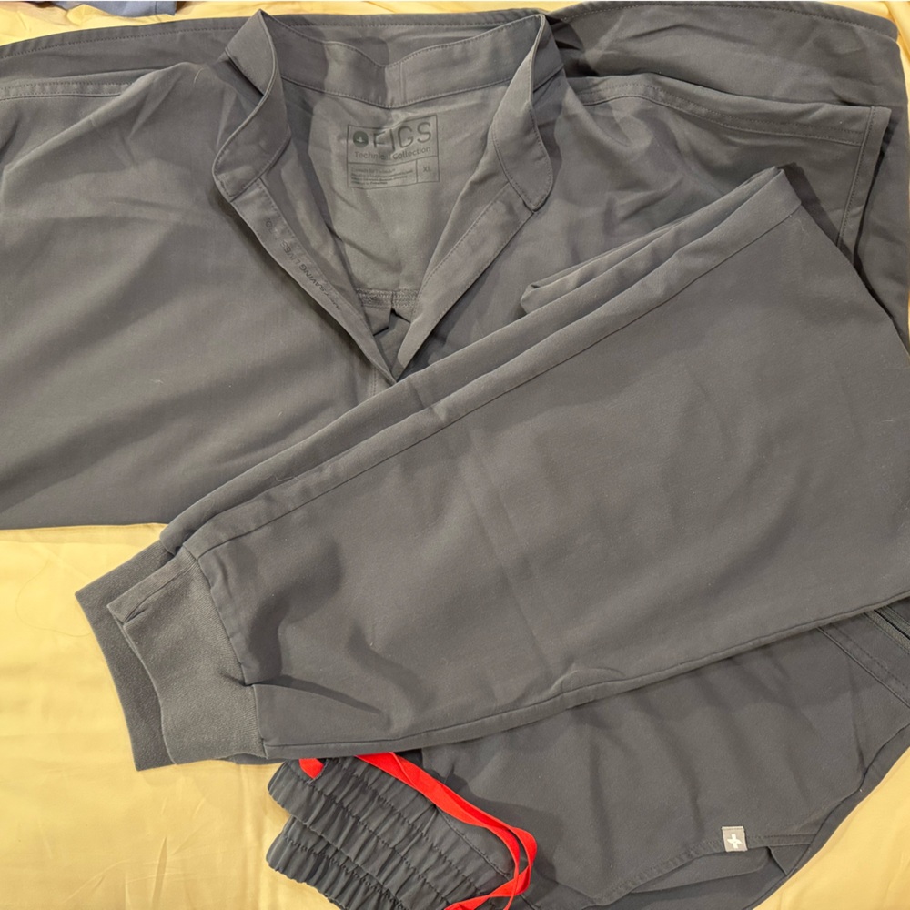 Figs Charcoal Scrub Set - Picture 3 of 7